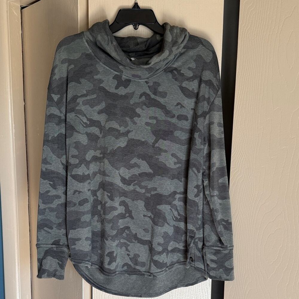 Sz XL Womens Gray Camouflage Cowl Neck Tunic